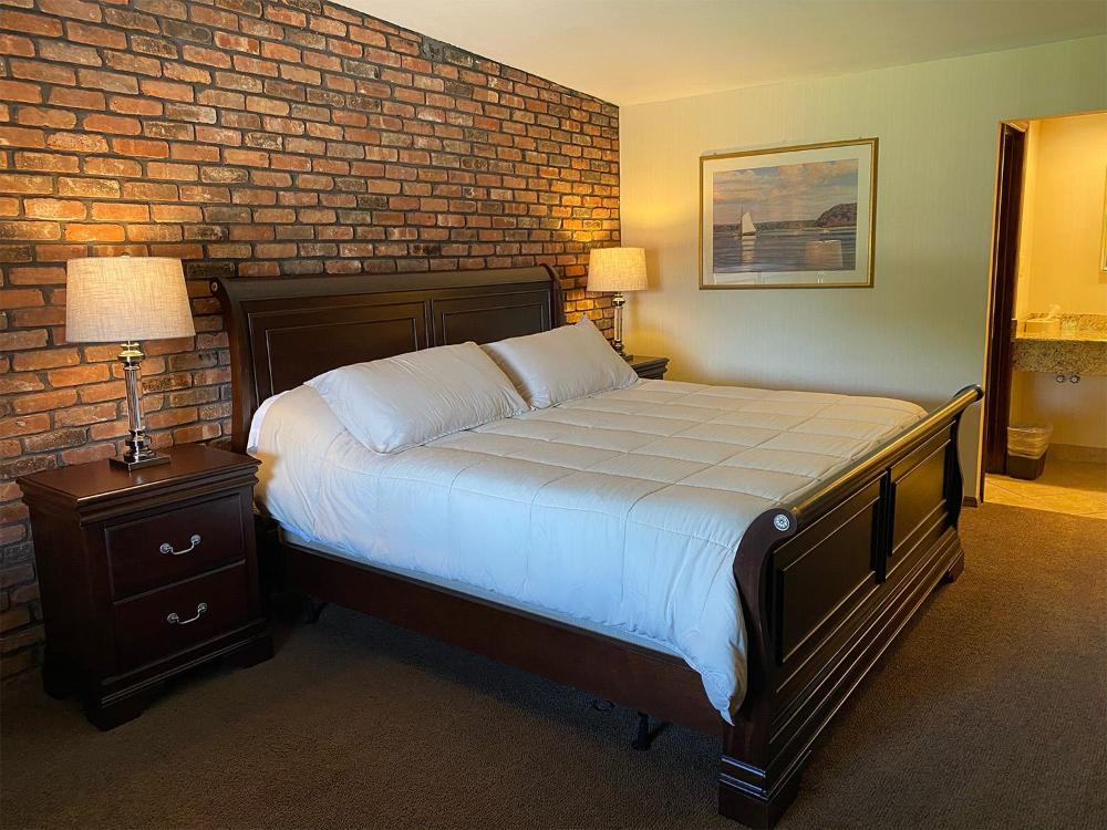 Chalet Inn & Suites